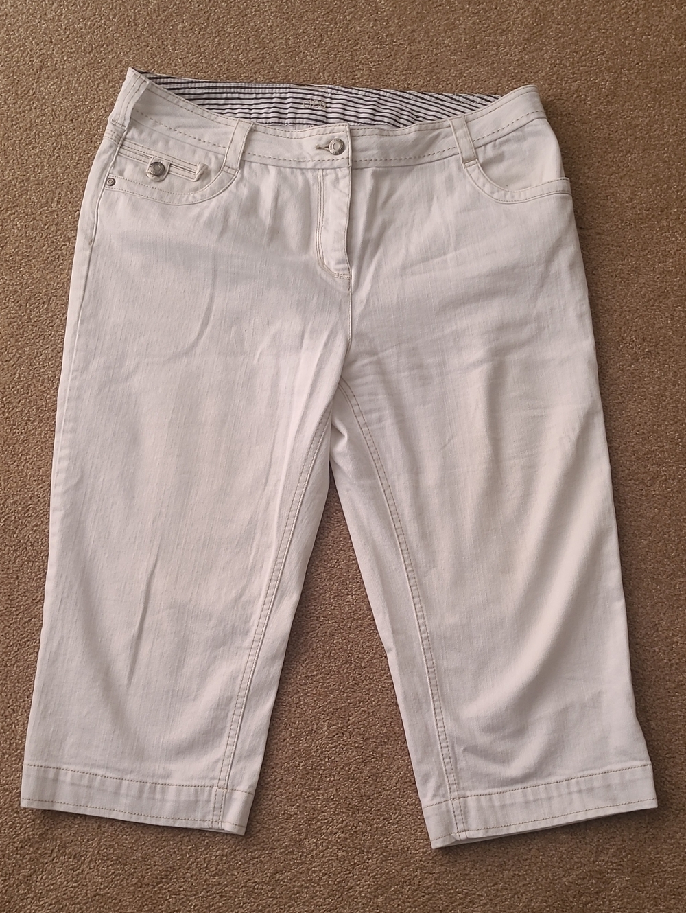 cleo Women’s White Cropped Jeans 14